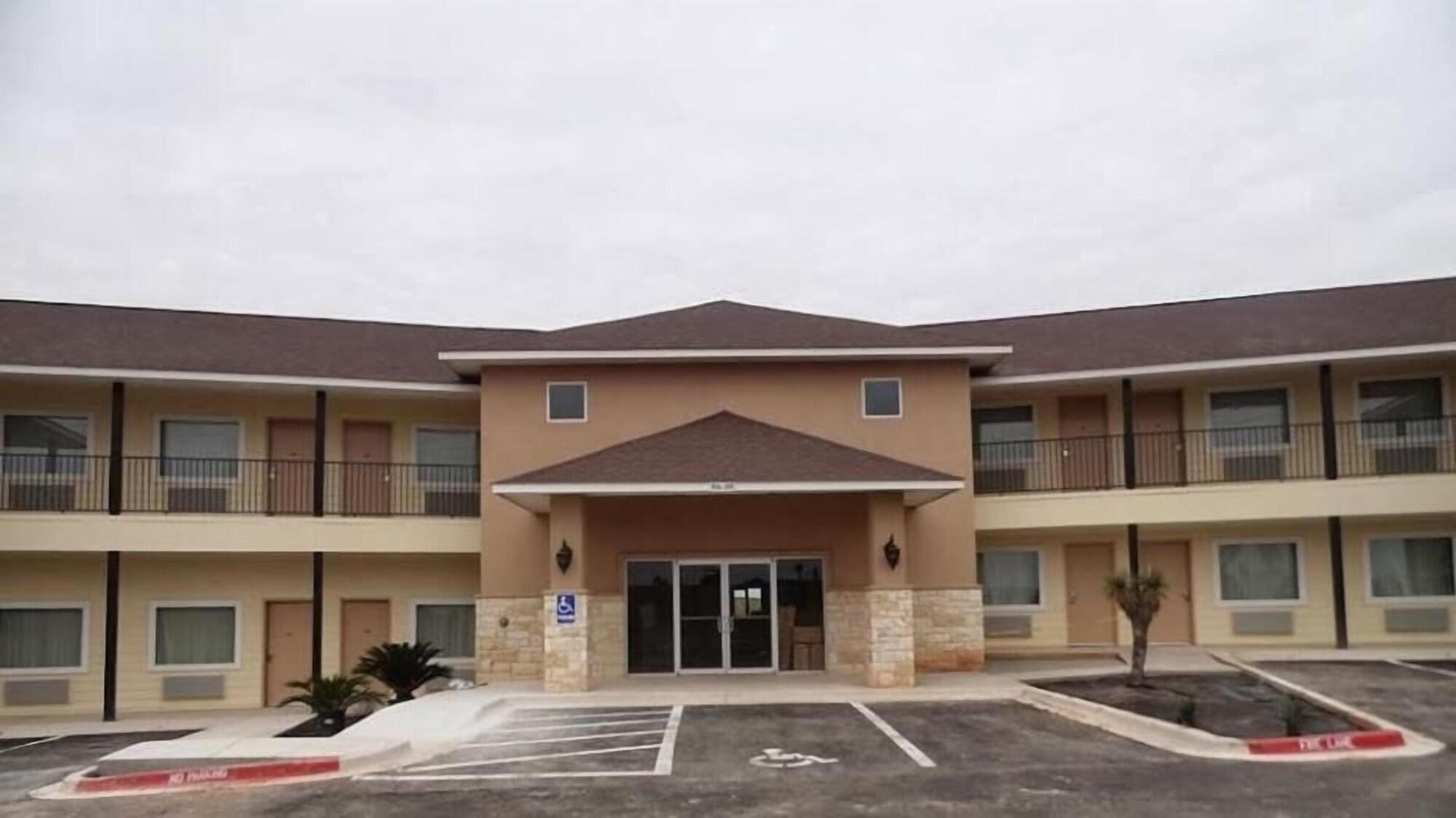 Hotel Cotulla - carbon neutral hotel in Cotulla