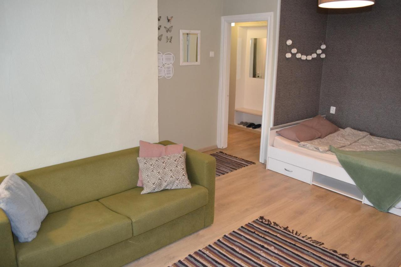 Sunny Apartment 7 Min with Tram To the Old Town