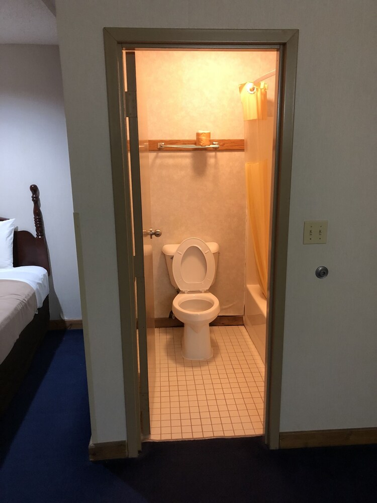 Denison Inn & Suites - photo 38