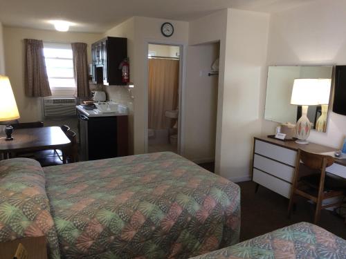 Crystal Sands Motel - photo 33