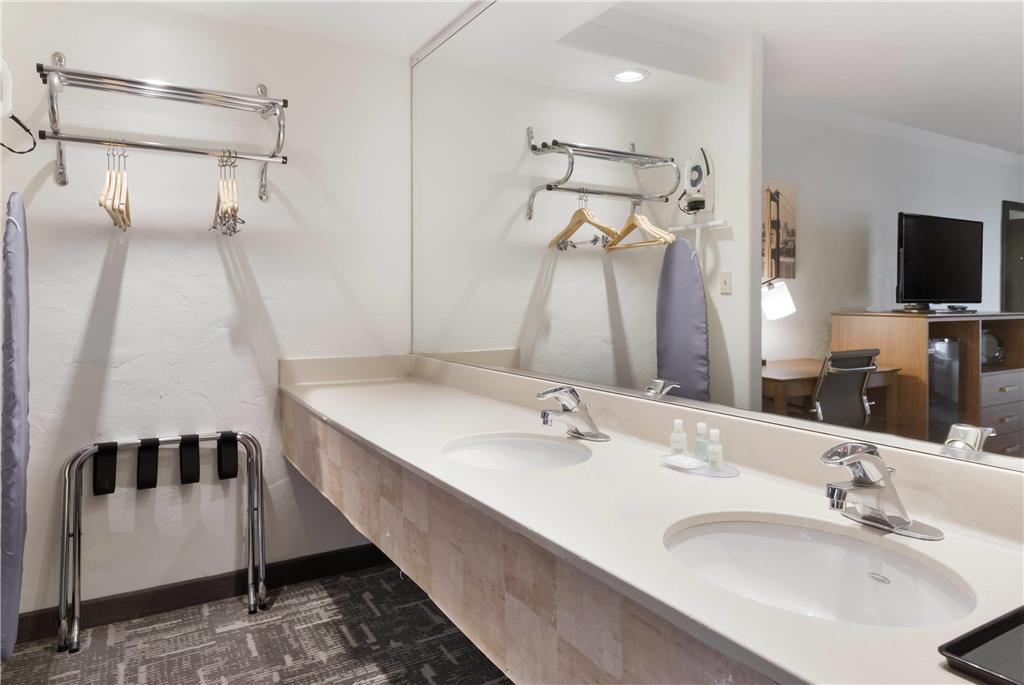 Clarion Hotel Concord Walnut Creek - photo 7