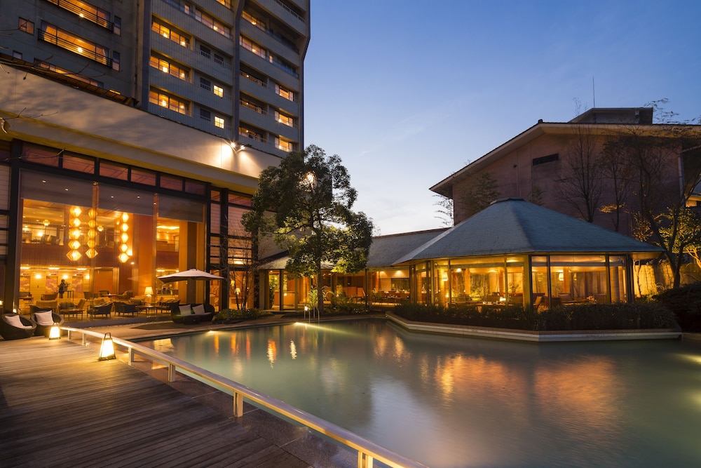 Waraku Onsen Nihon no Yado Notoraku - carbon neutral hotel in Nanao