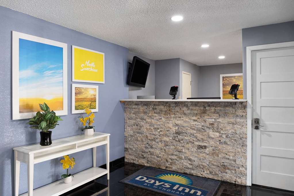 Days Inn & Suites by Wyndham Green Bay WI. - photo 8