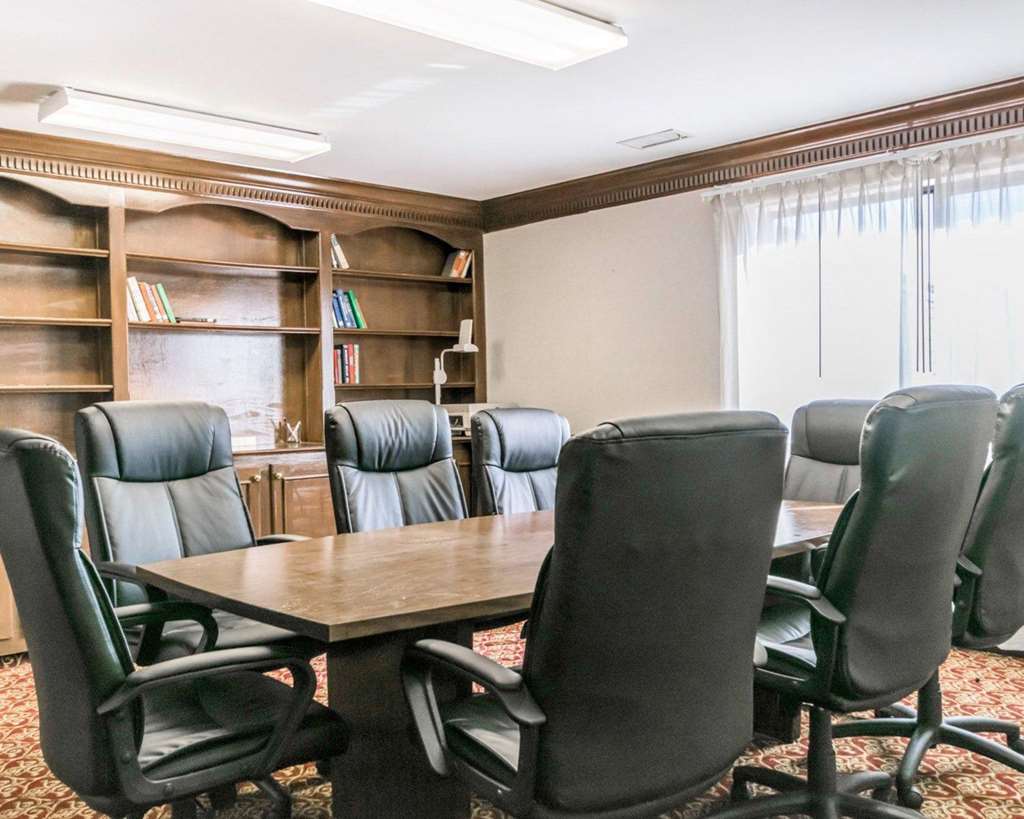 Quality Inn & Suites University Airport - photo 35