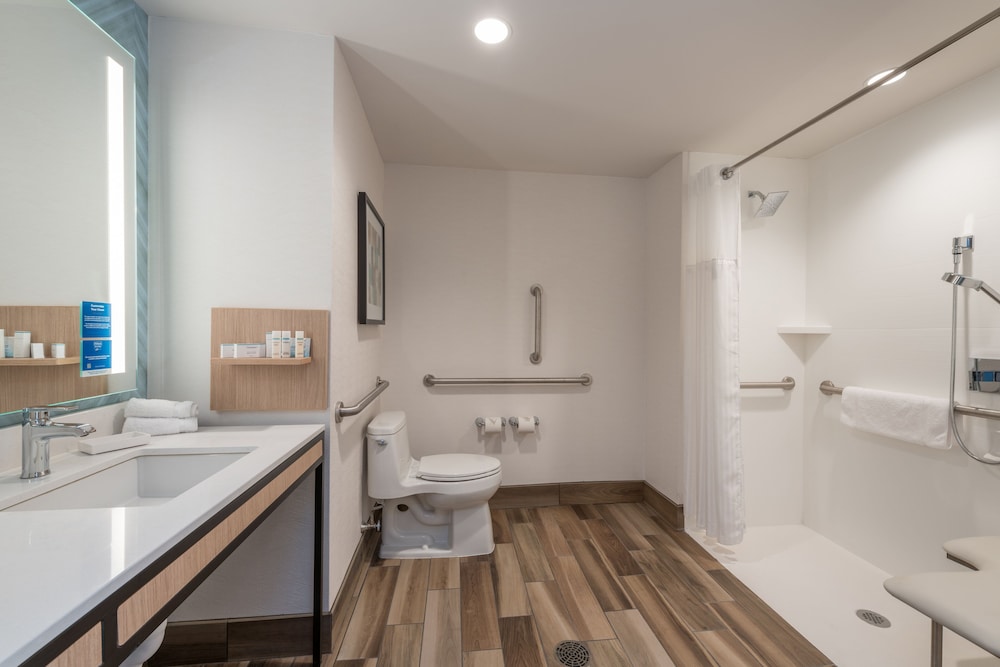 Hilton Garden Inn Boston Canton - photo 22