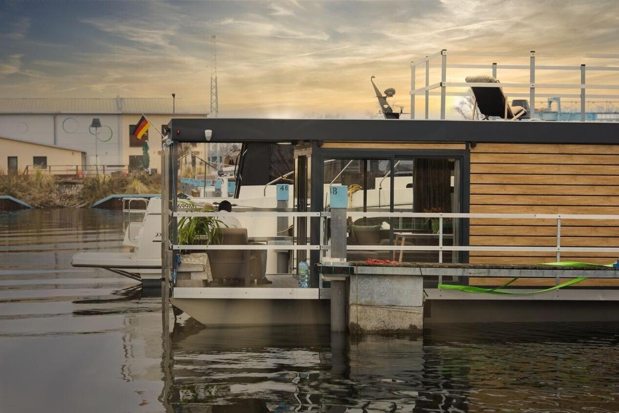 TraumZeitBoot Jutta exklusiver Festlieger in perfekter Lage am Scharmützelsee Bad Saarow in Bad Saarow, Germany