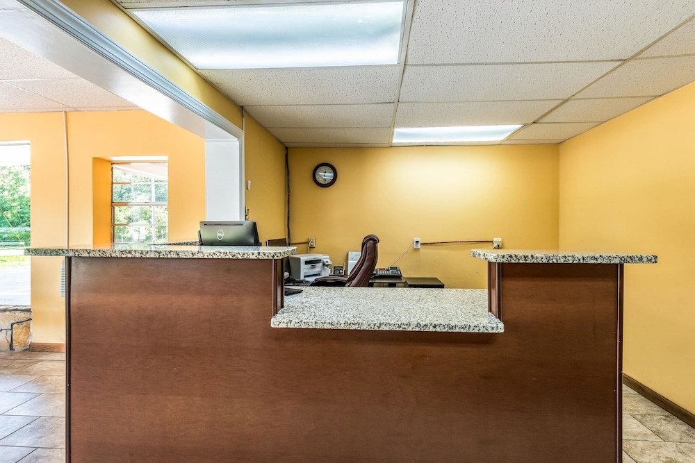 Americas Best Value Inn Franklin - photo 31