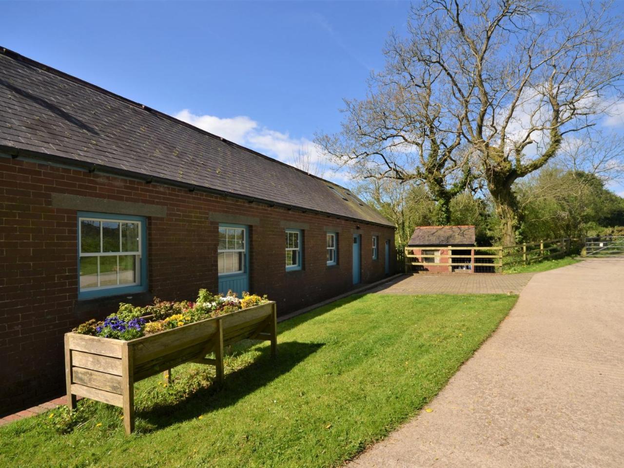 2 bed in Whitland 43978 — hotel in Whitland