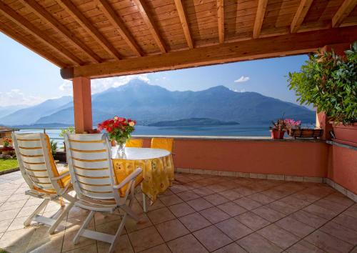 Casa Turchese con fantastica vista — 4-Star Luxury Hotel in Vercana, Italy