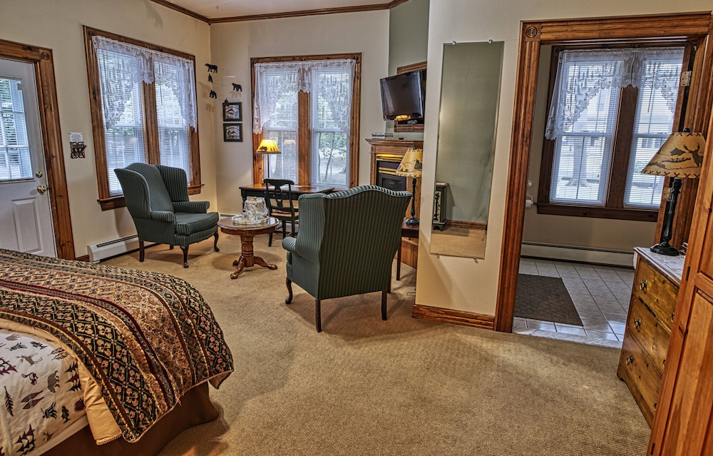 Rockwell Falls Inn and Wine Bar - photo 14