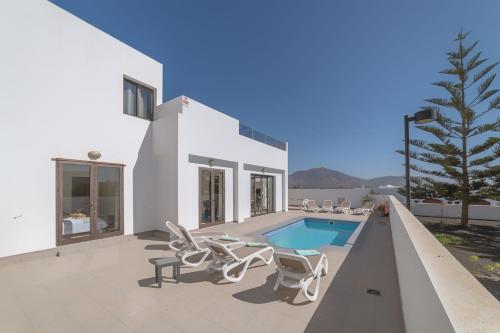 Casa Maelle private villa in Playa Blanca — 4-Star Luxury Hotel in Playa Blanca, Spain