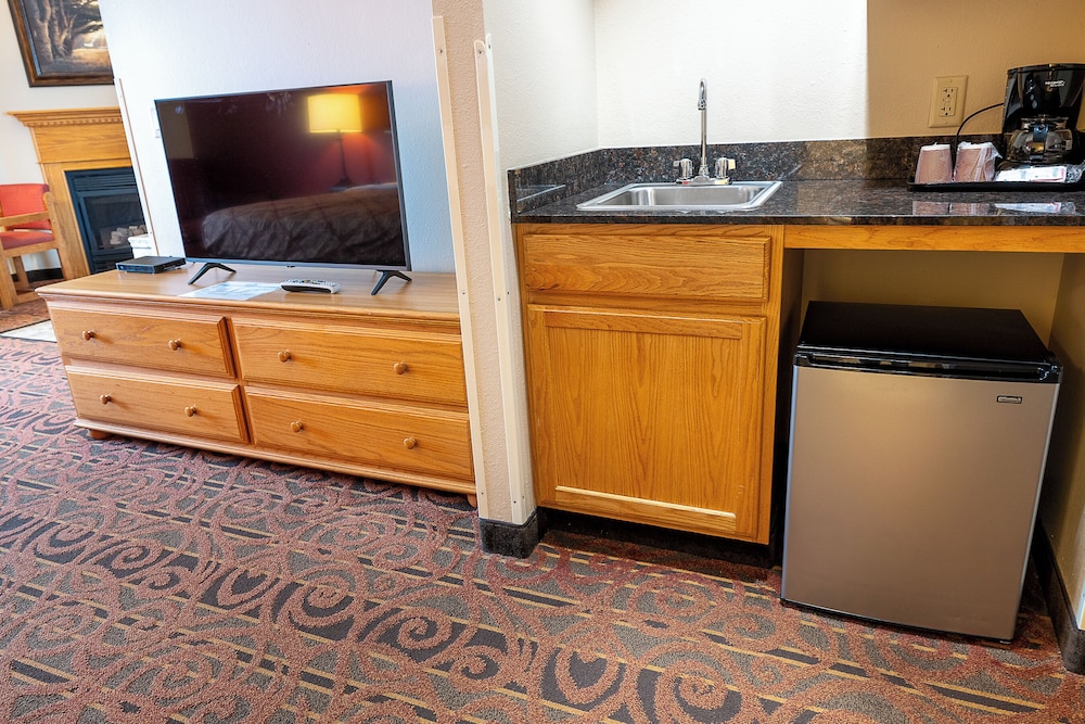 Savanna Inn & Suites - photo 29