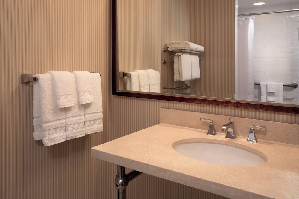 Sheraton Louisville Riverside by Marriott - photo 12