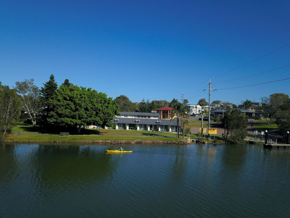 Hibiscus Lakeside Motel — hotel in Budgewoi