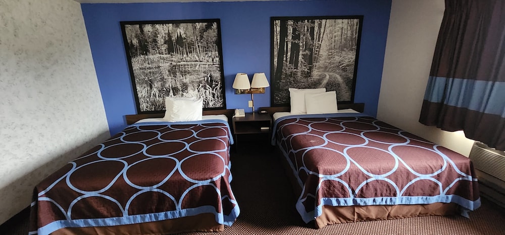 Super 8 by Wyndham Iron Mountain - photo 10