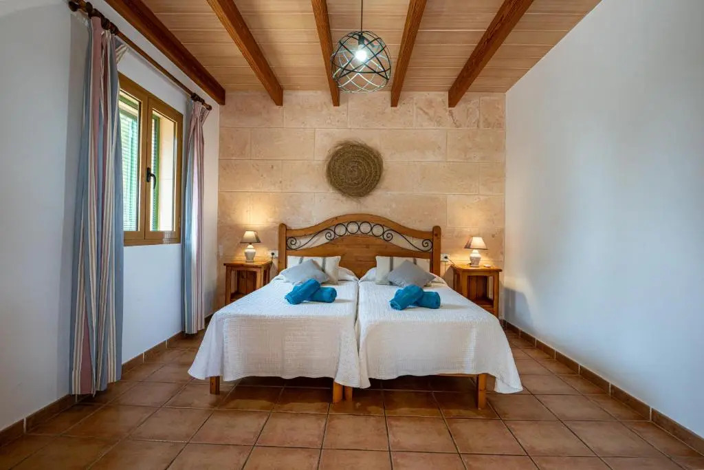 Finca Girasols - carbon neutral hotel in Campos