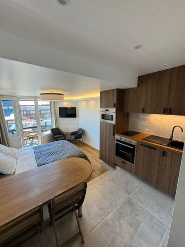 Beau Studio Neuf Vue Marina in Deauville, France