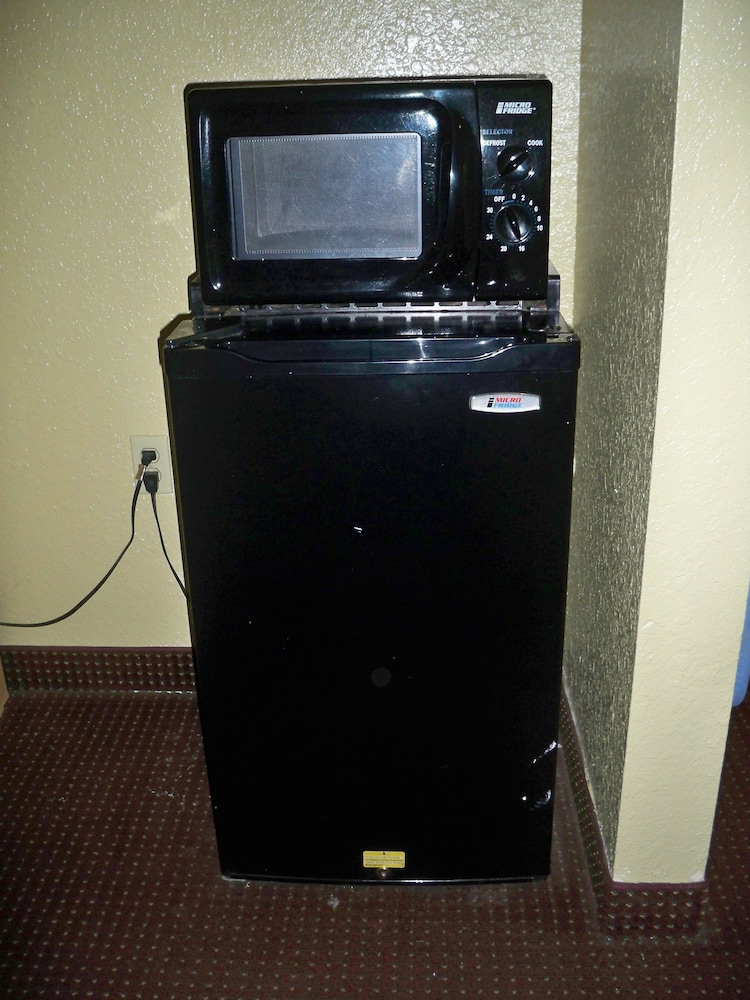 Scottish Inn & Suites - photo 42