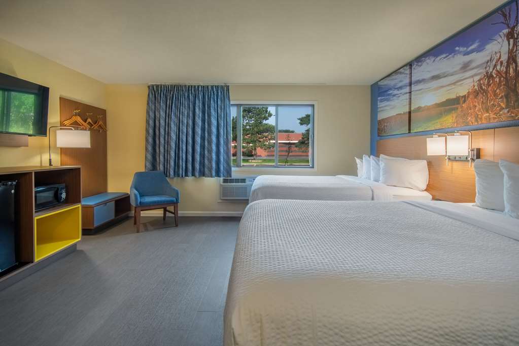 Days Inn & Suites by Wyndham Waterloo - photo 33