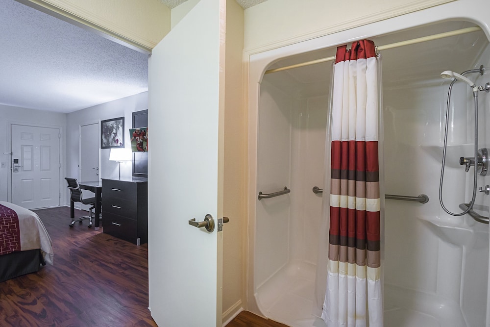Red Roof Inn & Suites Scottsboro - photo 26