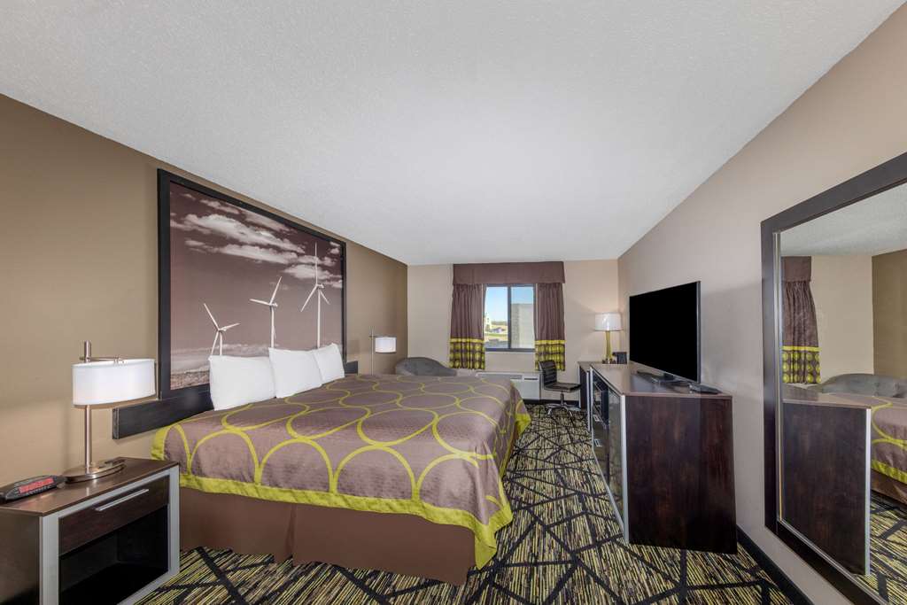 Super 8 by Wyndham Pratt - photo 6