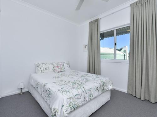 Kinloch Cottage Stunning Stay on Daisy Hill Vineyard — 4-Star Luxury Hotel in Pokolbin, Australia