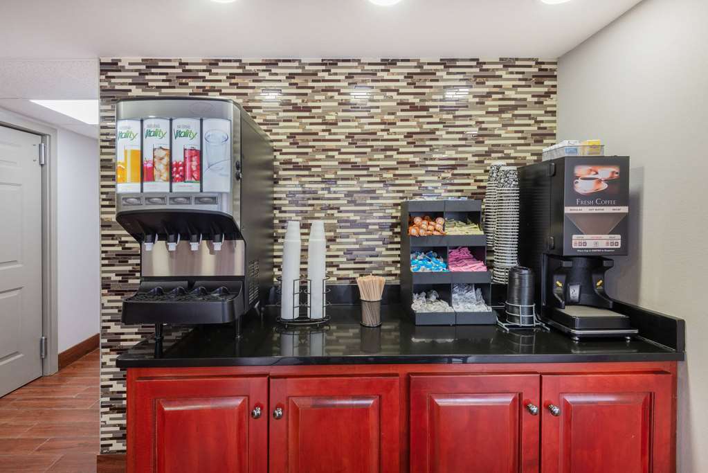Days Inn by Wyndham Charlottesville University Area - photo 43