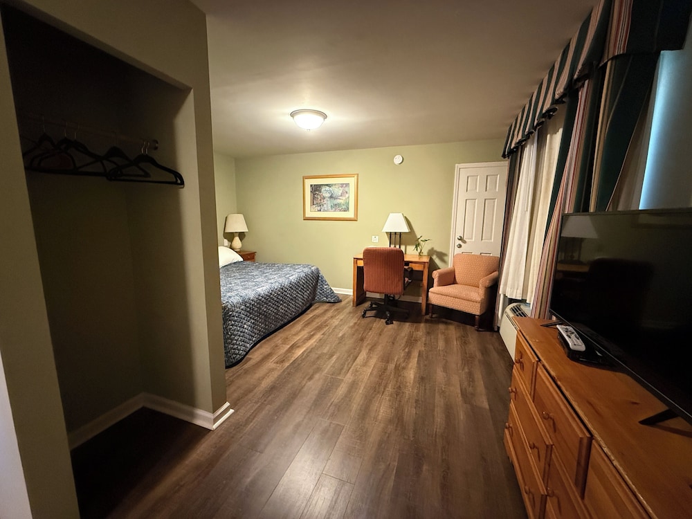 Heidi's Inn - photo 37