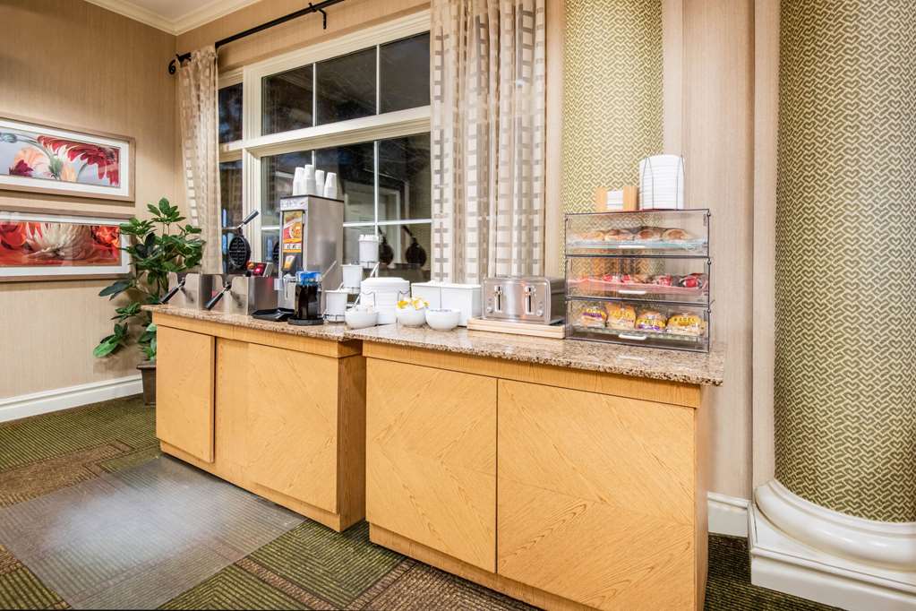 La Quinta Inn & Suites by Wyndham Colorado Springs South AP - photo 58