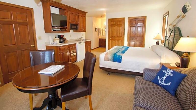 Baileys Harbor Yacht Club Resort - photo 4