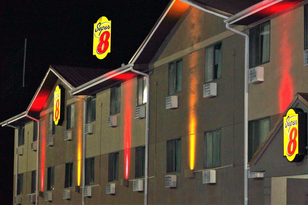 Super 8 by Wyndham Tuscaloosa - photo 2