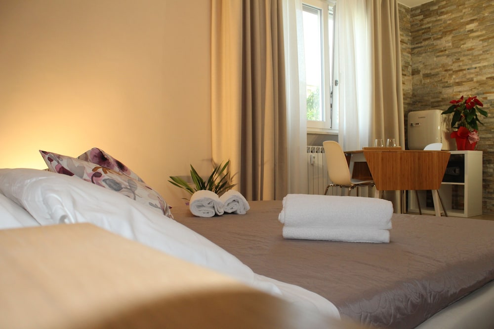 Aurora Bnb — 4-Star Luxury Hotel in Pisa, Italy
