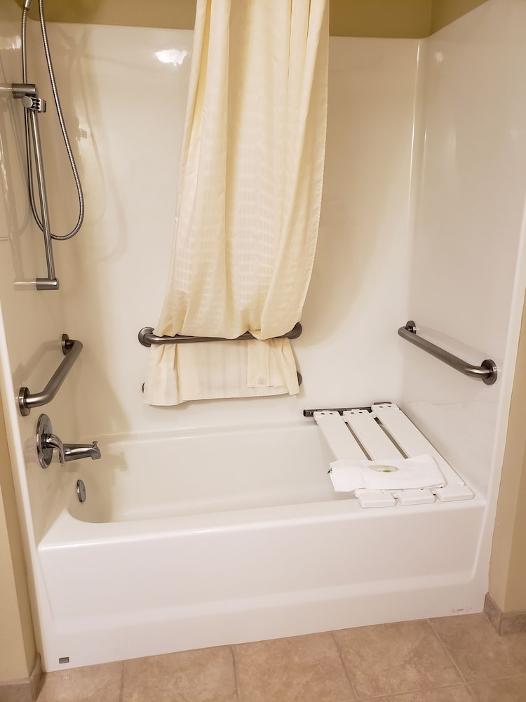 Cobblestone Inn & Suites Schuyler - photo 25