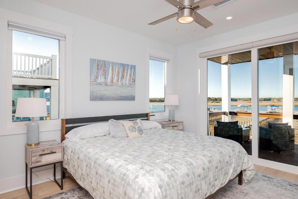 Golden Hour by Oak Island Accommodations - photo 3