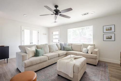 Remodeled 4BR 2BA Steps from Georgetown Square in Georgetown, United States