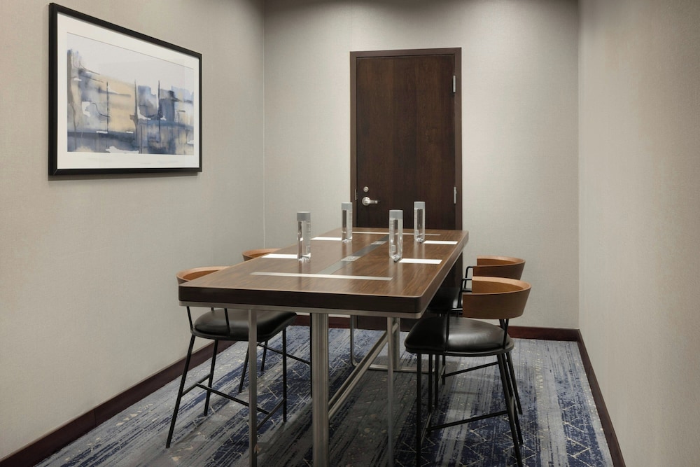 Courtyard by Marriott Chicago Magnificent Mile - photo 62