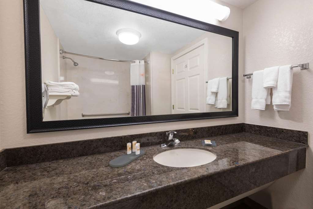La Quinta Inn & Suites by Wyndham San Antonio Riverwalk - photo 26
