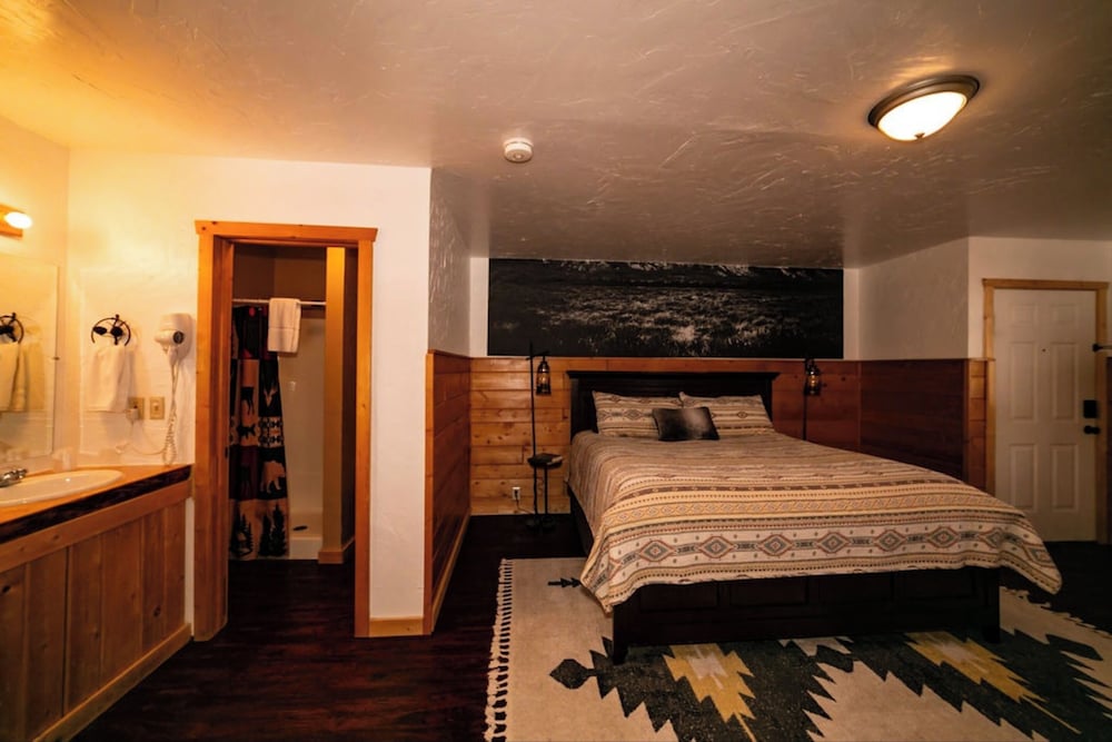 Chinook Winds Motel - photo 15