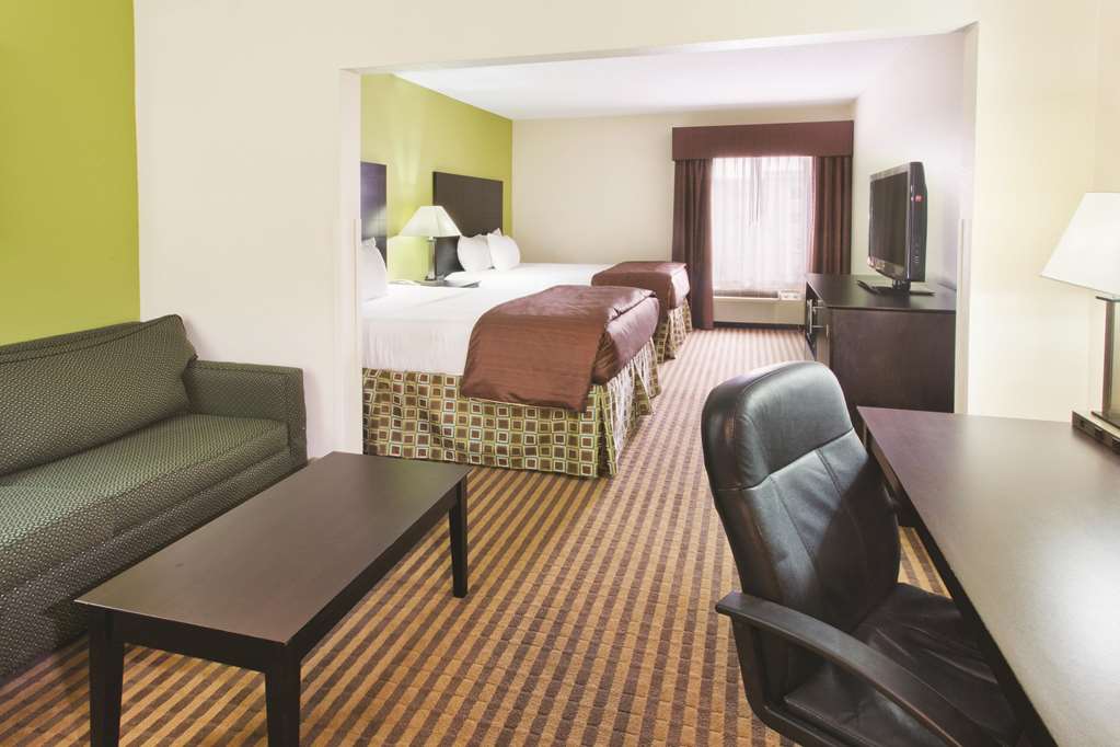 La Quinta Inn & Suites by Wyndham Columbus Grove City - photo 21
