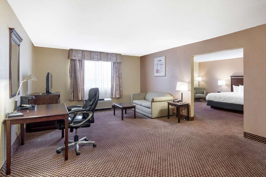 Quality Inn & Suites Bloomington University Area - photo 19