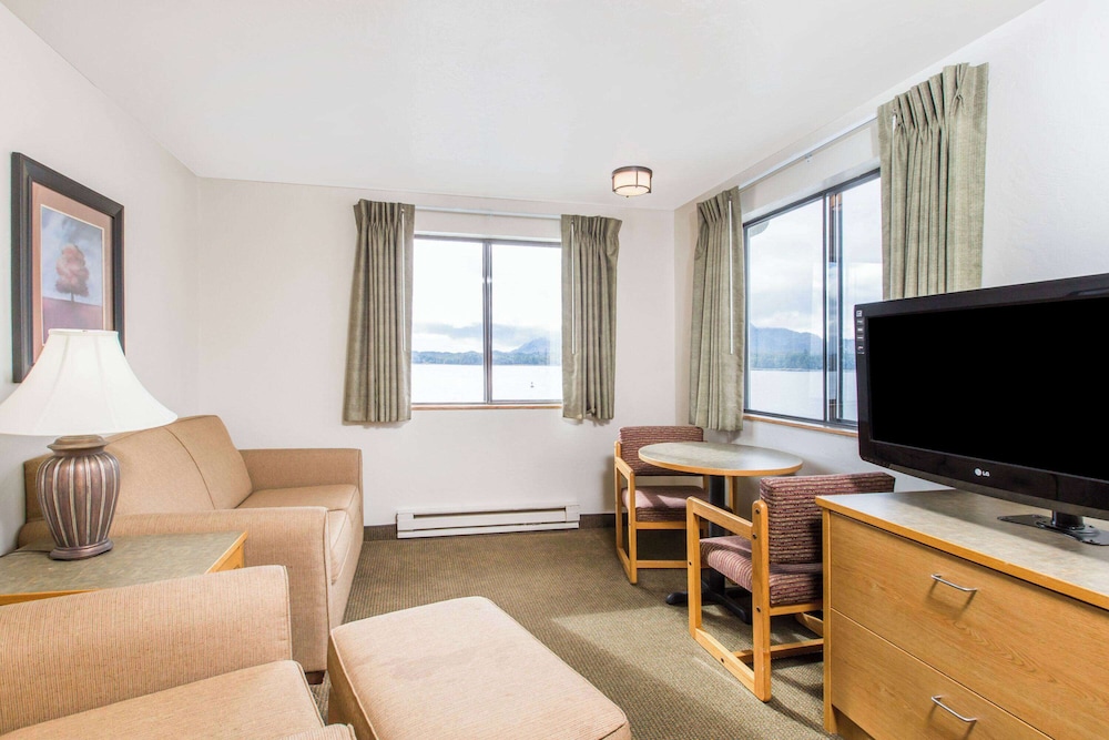 Super 8 by Wyndham Ketchikan - photo 25