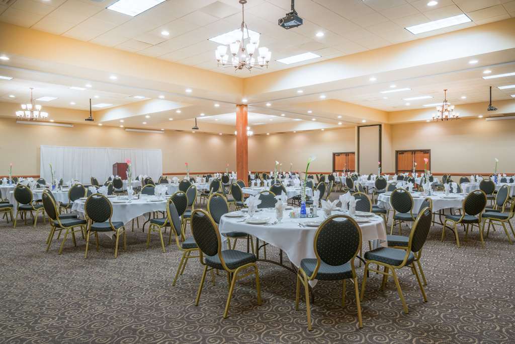 Ramada by Wyndham Des Moines Tropics Resort & Conference Ctr - photo 24