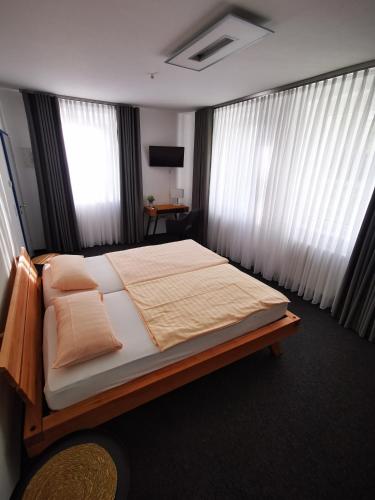 Pilotenunterkunft Fliegerhorst — hotel in Strausberg