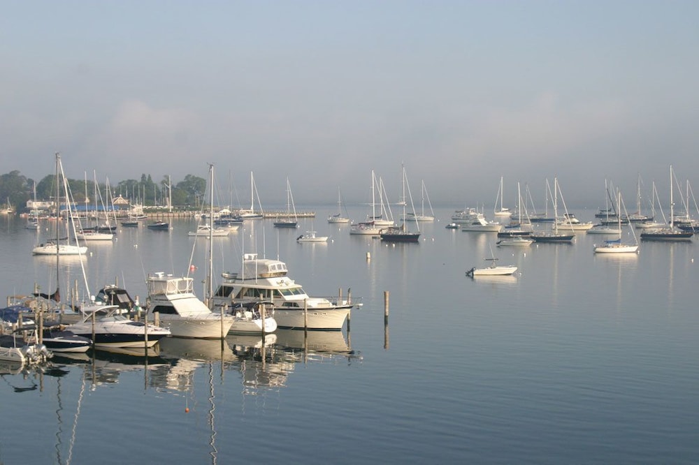 Dering Harbor Inn - featured photo