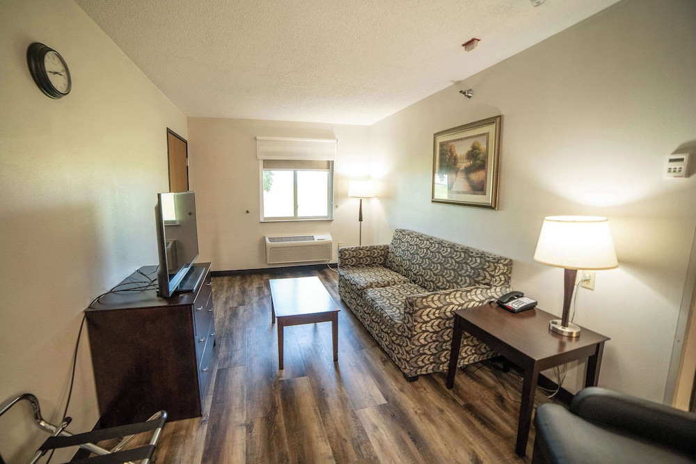 Quality Inn & Suites Watertown near Prairie Lakes Ice Arena - photo 31