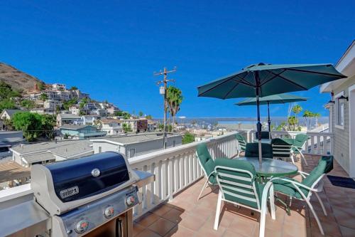 220W 220 Whittley in Avalon, United States