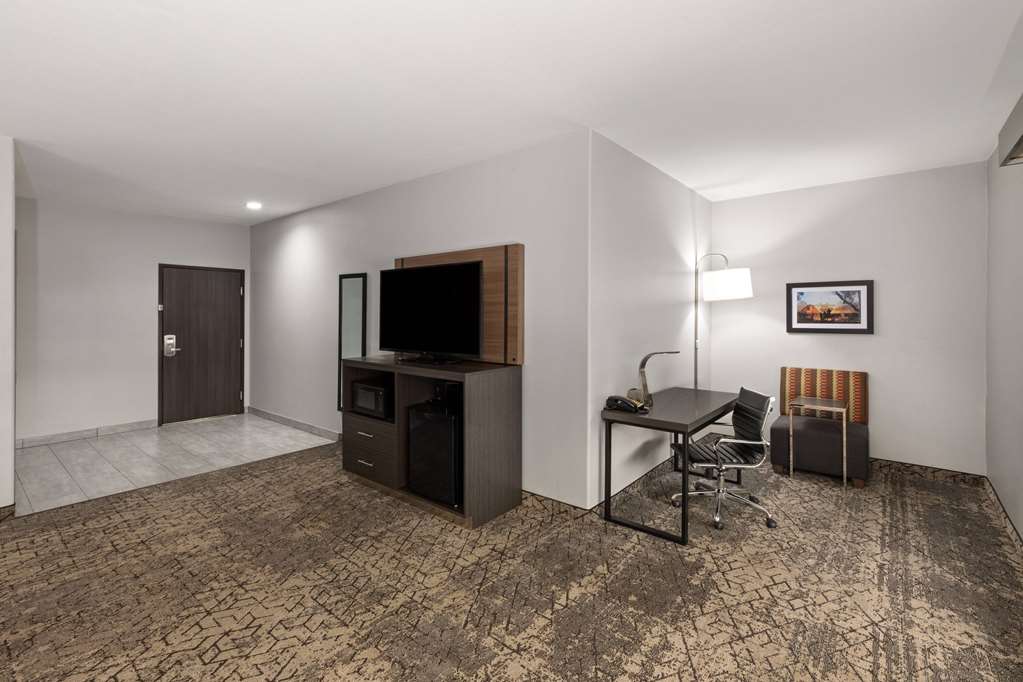 La Quinta Inn & Suites by Wyndham McAlester - photo 15