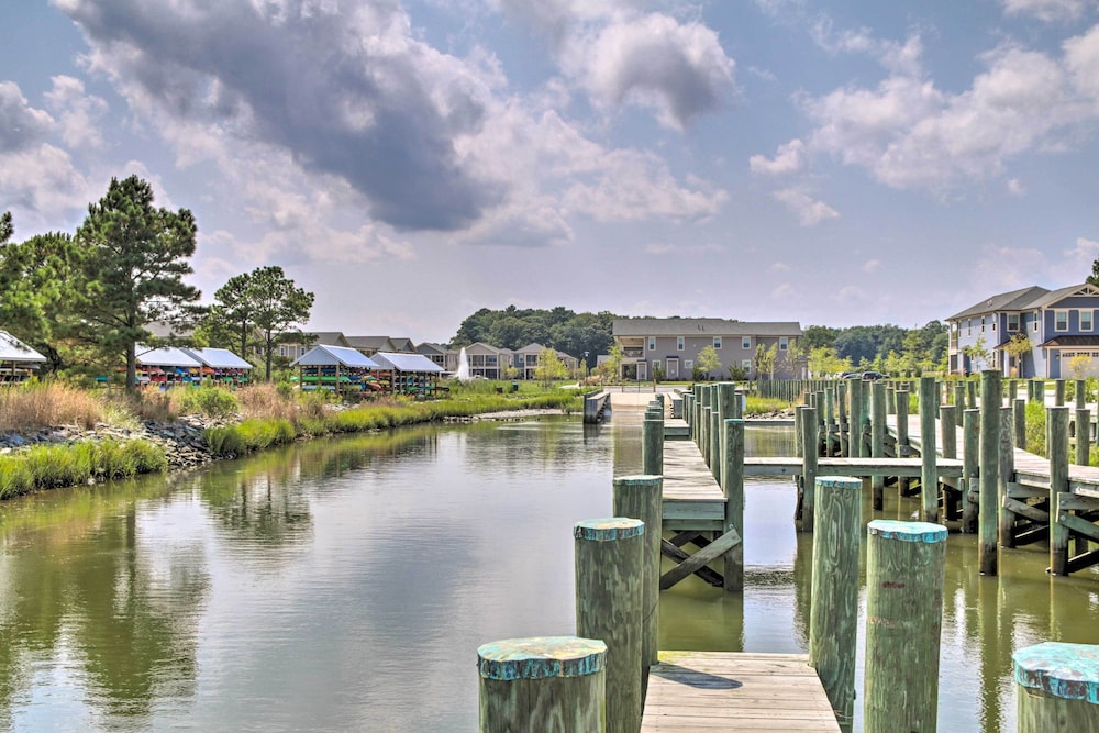 Resort Amenities & Screened Porch: Ocean View Home - photo 38