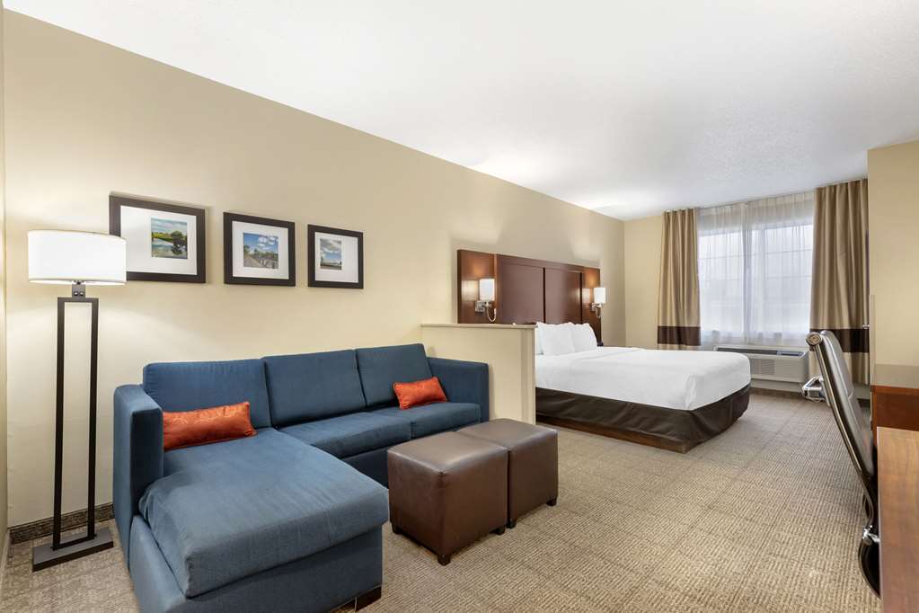 Comfort Suites Cedar Falls Industrial Park - photo 17