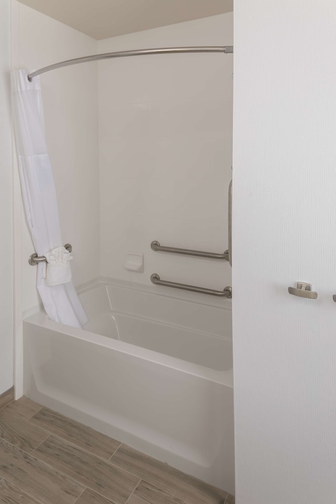 Hampton Inn & Suites Asheville Biltmore Village - photo 20